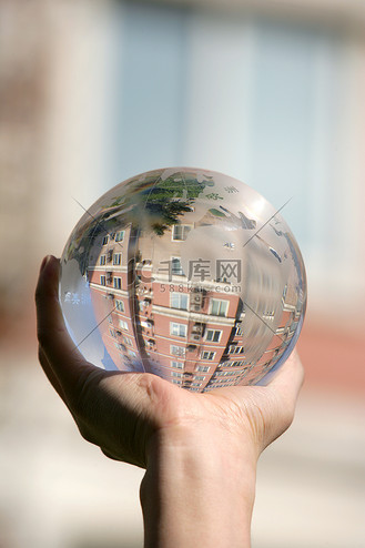 手递地图图片图片素材_手捧水晶球