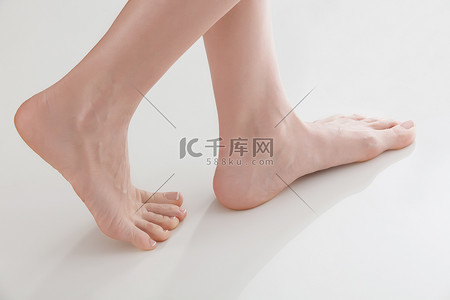 女性的脚高清摄影大图-千库网