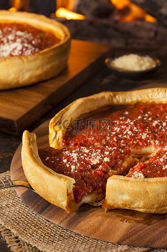 芝加哥风格深盘芝士披萨