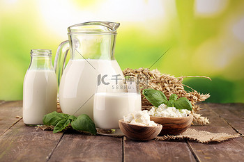 奶制品桌上美味健康的乳制品苏克雷