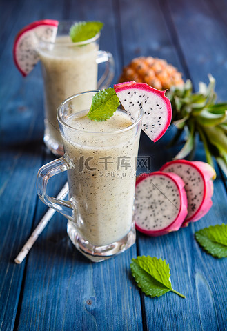 菠萝冰沙图片素材_新鲜的火龙果和菠萝冰沙