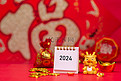 过年2024春节台历红色背景上摆放摄影图配图