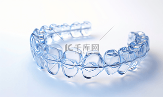 透明的牙齿矫正器