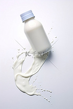 一瓶洒出来的牛奶