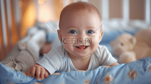 婴儿床里的婴儿摄影1