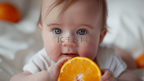 吃橙子的婴儿摄影3