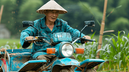 骑着三轮车的农民摄影7