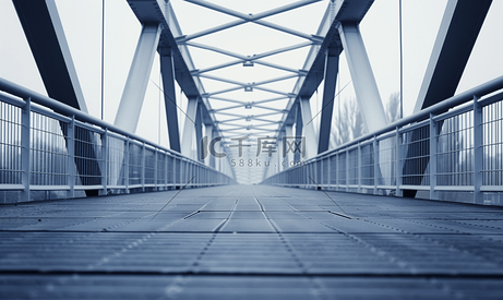 桥梁由钢梁制成人行天桥的建筑细节