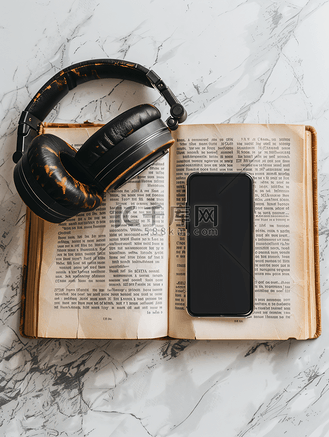 冲锋号音频图片素材_有书和手机的耳机