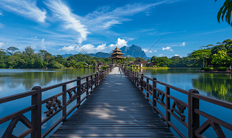 艺术班卡通高清背景图片_横跨古晋湖的木桥至砂拉越文化村