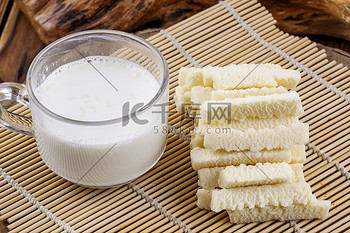 浓香甜美滋味浓郁的蒙族牛奶制品特写