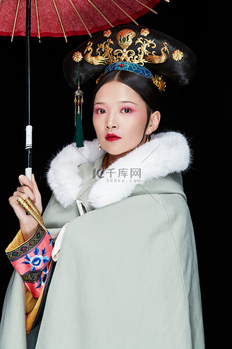 戏曲gif图片素材_黑色背景下的清代女性古装造型清朝古装