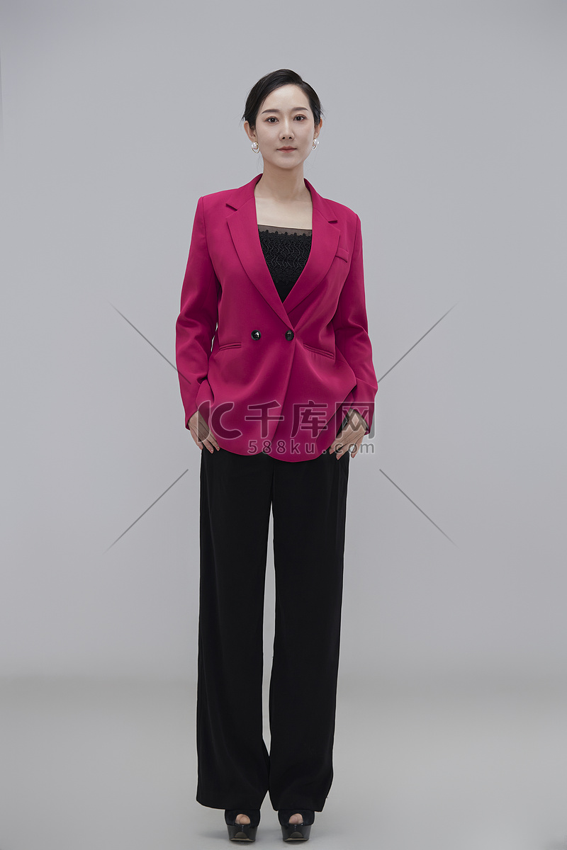 女经理 白色背景下职场职业成年女性经理人公关高清摄影大图-千库网