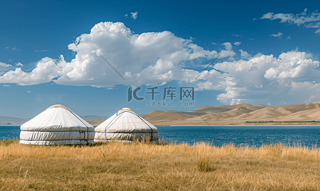 新疆巴音布鲁克天鹅湖保护区哈萨克族蒙古包