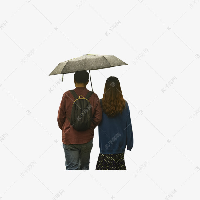 雨中散步的情侣