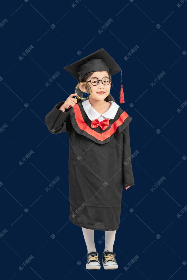 小博士女生拿放大镜