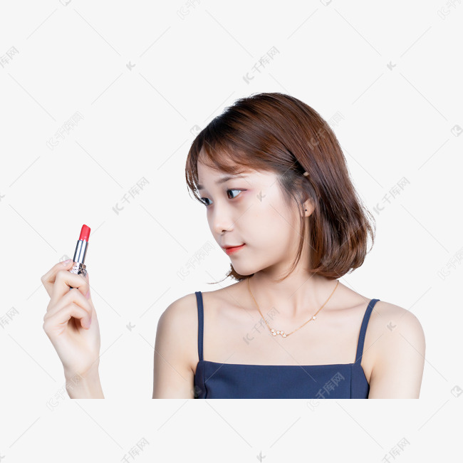 甜美女性手拿口红