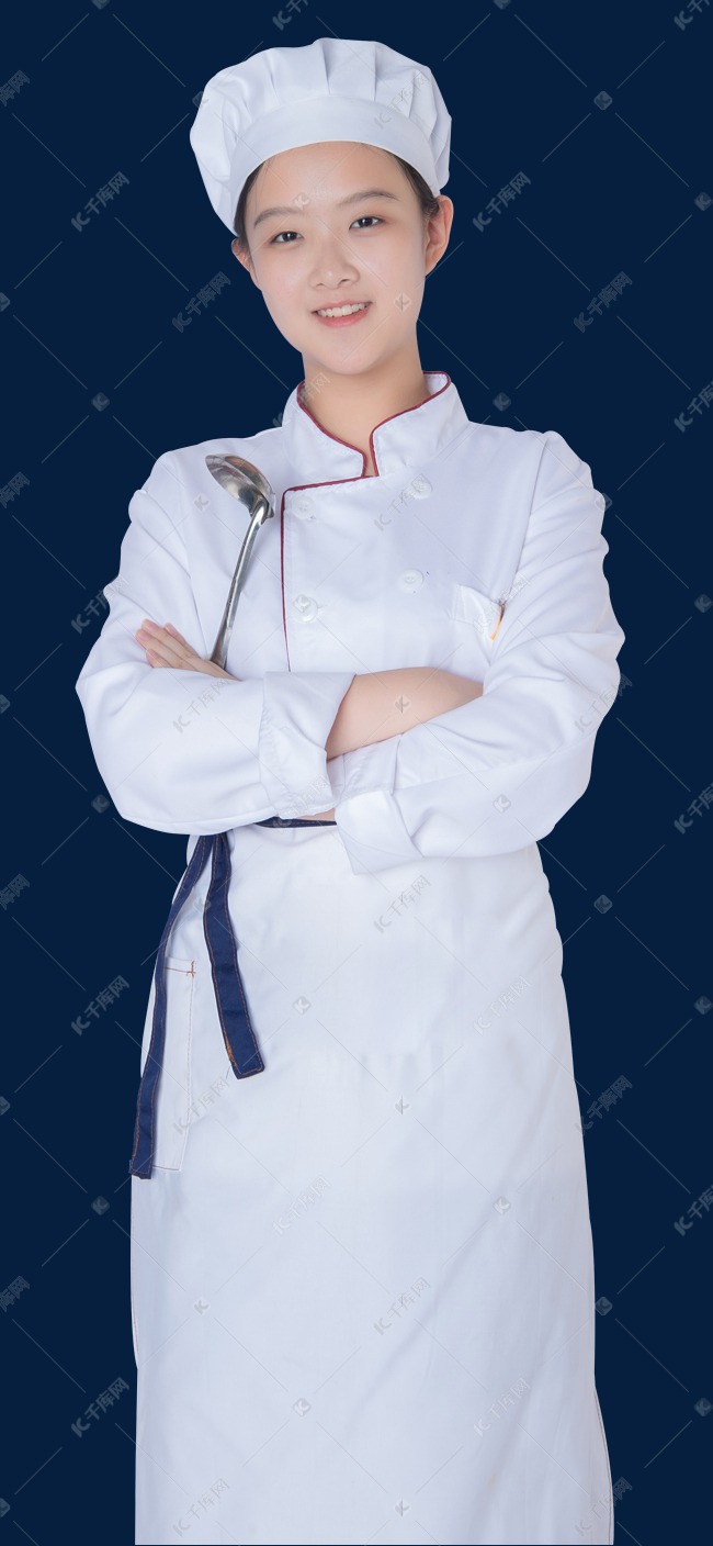 年轻女厨师双手交叉抱在胸前