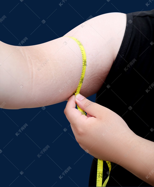 尺子测量手臂