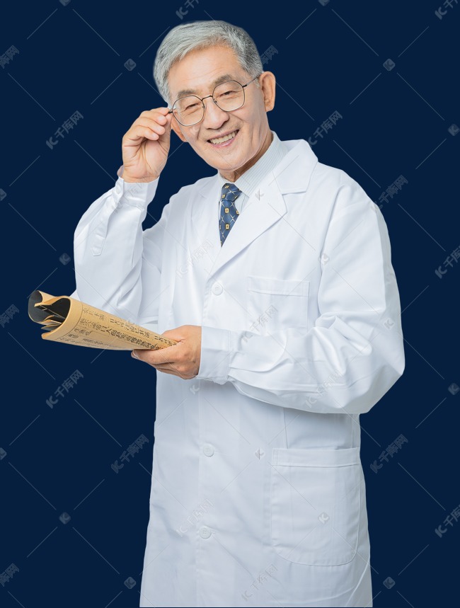 中医穿着白大褂的老中医扶眼镜