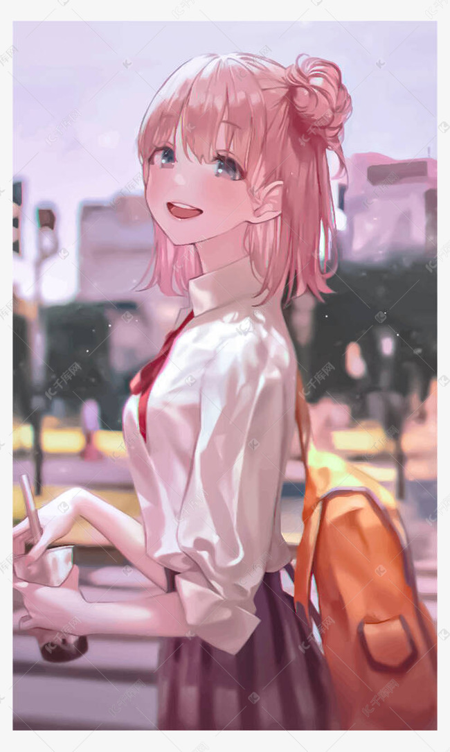 穿着校服,一头粉色头发,拿着饮