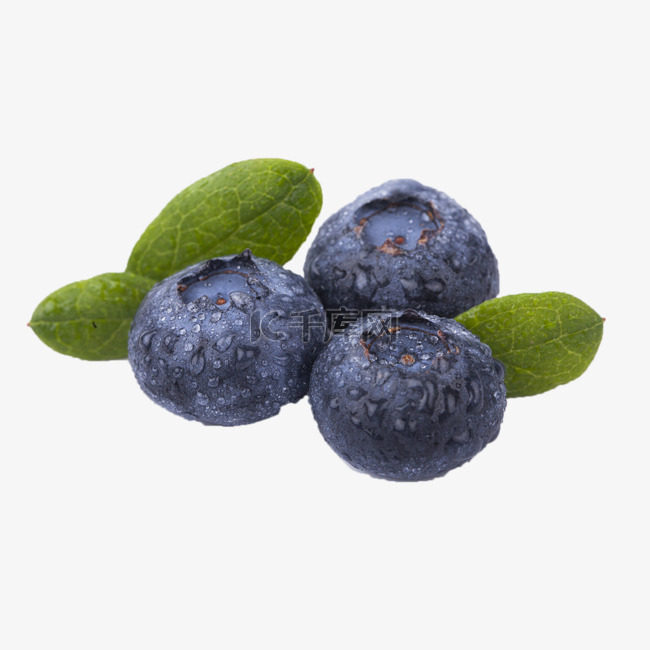 三个新鲜可口的蓝莓