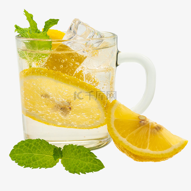 黄色柠檬冰块水