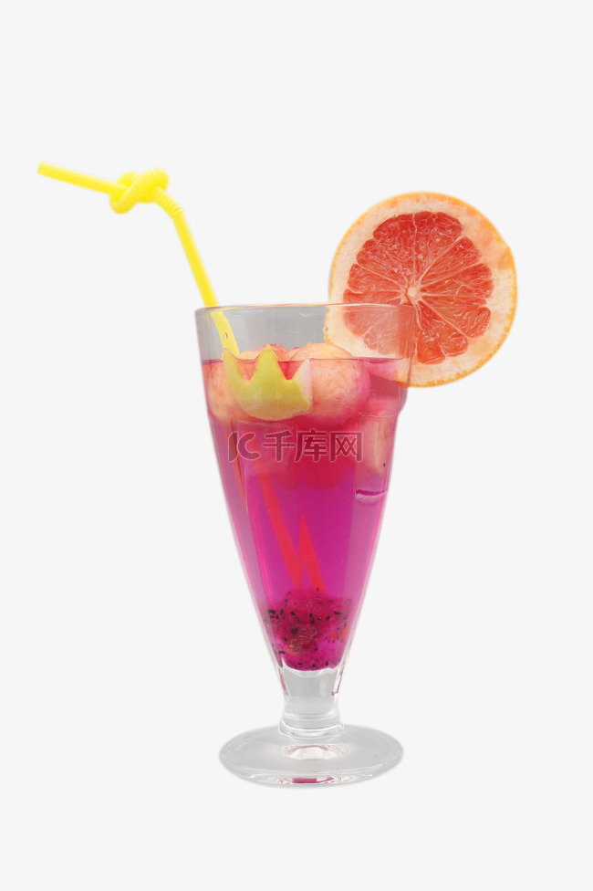 玻璃杯火龙果果汁