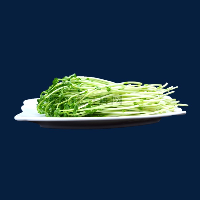 一盘绿色蔬菜豌豆苗