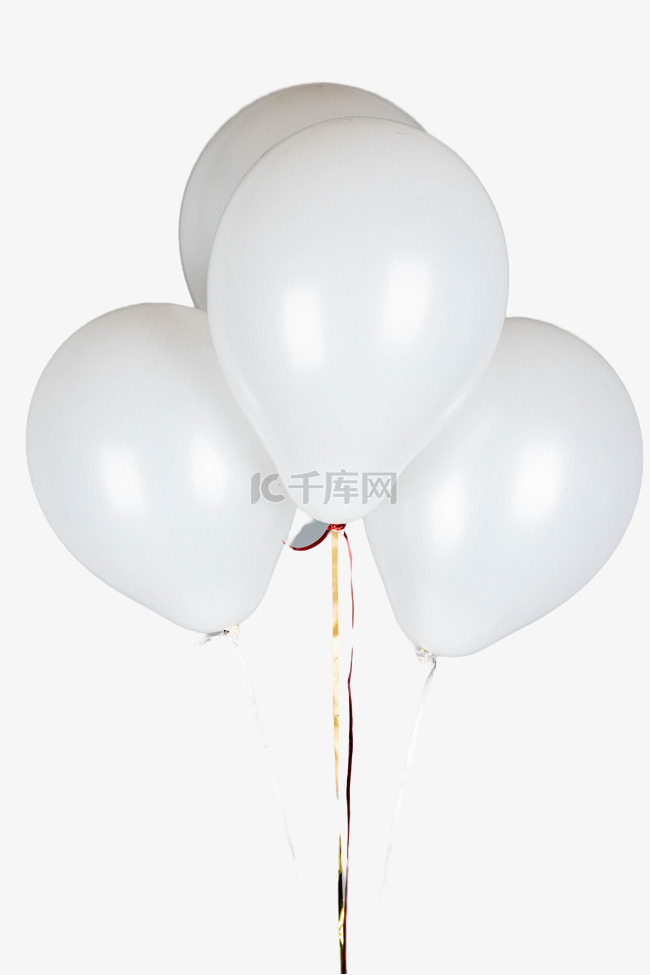 白色漂浮气球