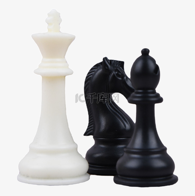 三个黑色白色国际象棋棋子简洁
