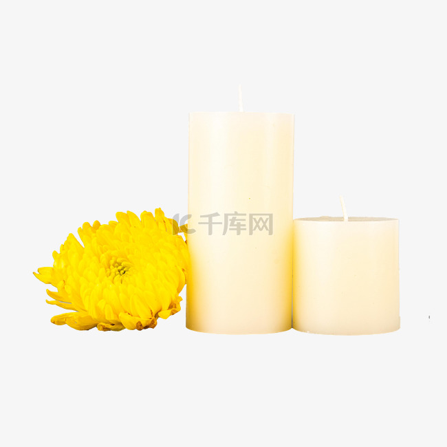 白蜡烛和菊花