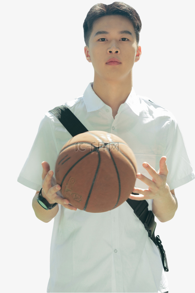 少年学生男生手拿篮球
