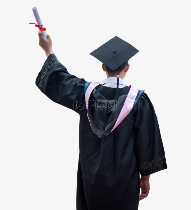 学生背影举起毕业证书拍照留念