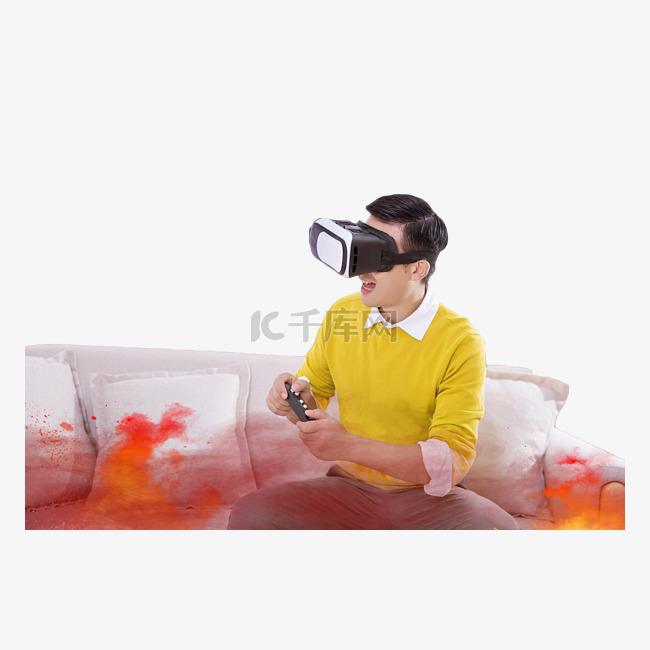 男子沙发上戴VR虚拟眼镜体验