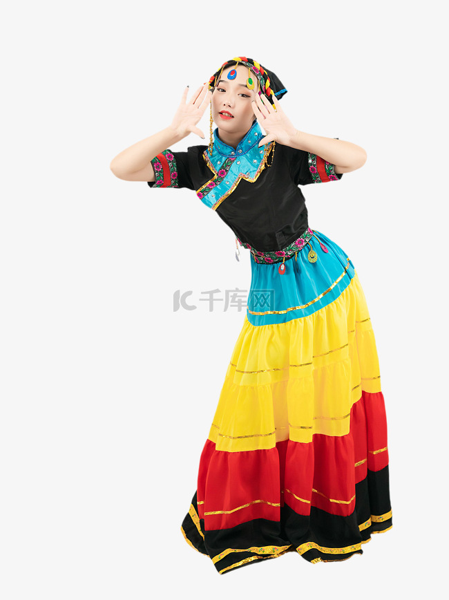 彝族舞跳舞人物
