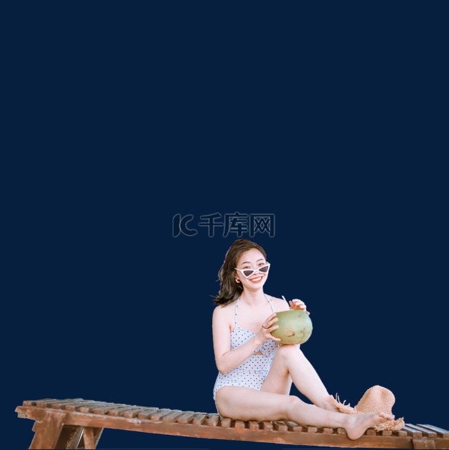 人物小甜甜美女椰林坐着喝椰子汁