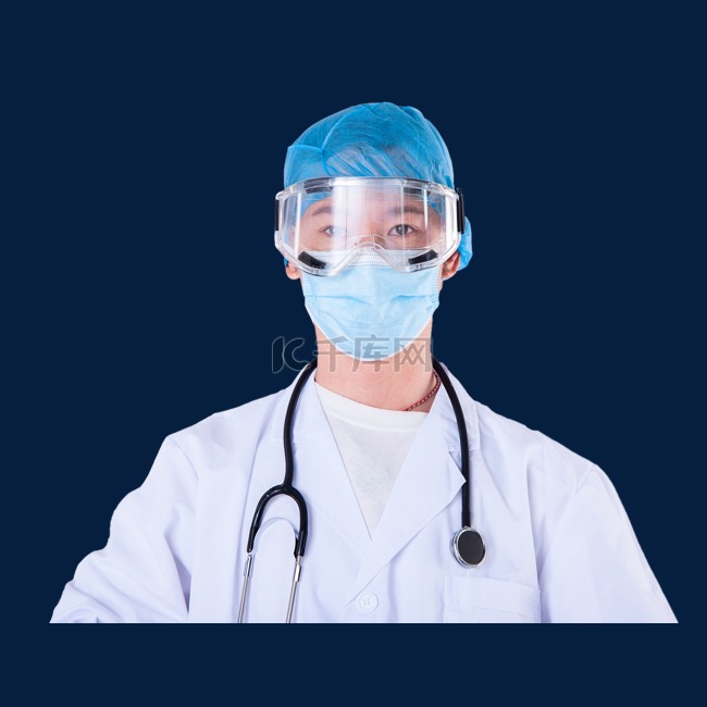 男医生带着口罩拿着听诊器带消毒