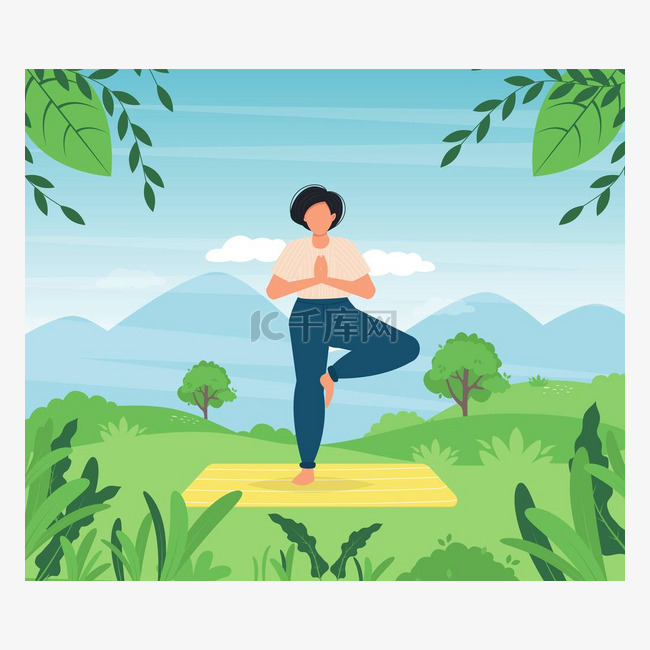 瑜伽冥想的女人在绿色的草地上。