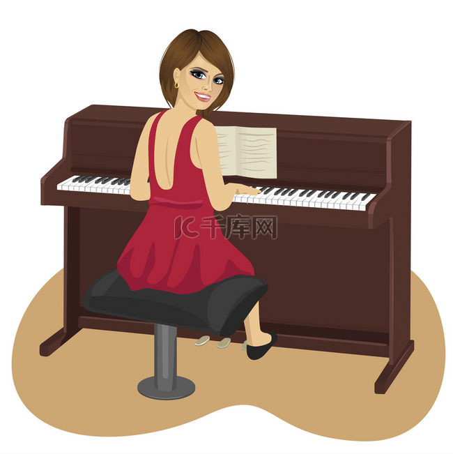 年轻女子看着肩膀的棕色直立钢琴