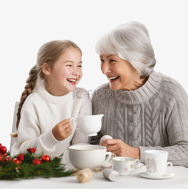 快乐的祖母和孙女在圣诞厨房喝茶