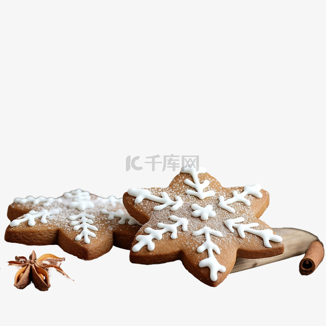 美味的圣诞饼干和木桌上的装饰