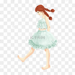 抬脚的麻花辫女孩