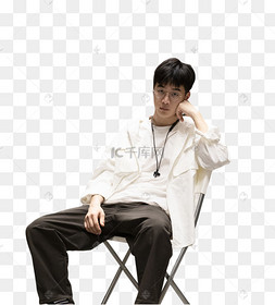 png男生雅痞坐姿下载 png日系风格坐姿少女下载 png下载psd女生坐姿
