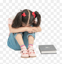 委屈哭泣的小女孩