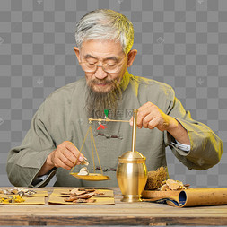 白头发老中医抓药和称重