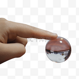 按手机图片_实拍桌面手指按玻璃球