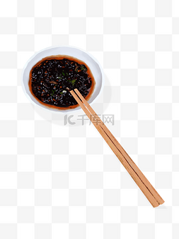 手绘碟子里的辣椒酱和一双筷子设