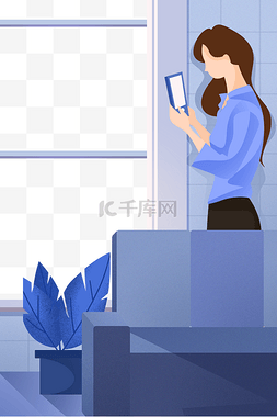 美女玩手机图片_室内家居沙发盆栽窗户美女玩手机