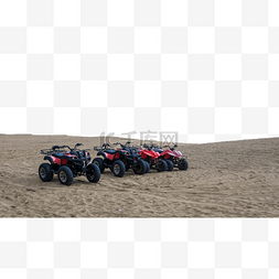 沙滩的风景图片_海边沙滩上红色的摩托车